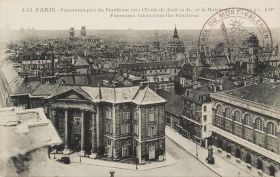<p style=padding: 1.5em><em>Source Bibliothèque Cujas.</em></br></p><strong>
Ansicht der parisische Rechtsfakultät um 1900. Das Gebäude wurde 1772 vom Architekten Soufflot entworfen. Seine Erweiterung bis zur Rue Saint-Jacques wurde von Louis-Ernest Lheureux in den 1890er Jahren durchgeführt.
</strong>