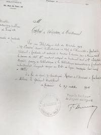 <em>Source Archives Toulouse 1, Bibliothèque de l’Arsenal</em></br>
</br>
<strong>Jacques Crouzel, Chefbibliothekar der Universitätsbibliothek Toulouse, wurde am 27. Oktober 1914 ermächtigt, in Vertretung das Gehalt von Gaspard Latapie, einem Bibliotheksdiener, der seit Kriegsbeginn als Sergeantmajor im 215e de ligne mobilisiert war, einzuziehen.</strong>
</br></br><p style="font-size: 0.95em;">
Abschrift : « Ministère de l'instruction publique et des Beaux Arts</br>
Université de Toulouse</br>
Certificat de Délégation de Traitement</br>
Par une délégation en date du 18 octobre 1914, M<sup>r</sup> Crouzel, Jacques, Bibliothécaire en Chef de l'Université de Toulouse, résidant à Toulouse, est autorisé à toucher le dernier jour de chaque mois la somme de 108<sup>f</sup> 33<sup>c</sup>, montant intégral du traitement civil de M<sup>r</sup> Latapie Gaspard, garçon de Bibliothèque à la Bibliothèque universitaire de Toulouse actuellement Sergent-Major au 215<sup>e</sup>. de ligne, compagnie hors rang à Albi.</br>
En foi de quoi, je soussigné, Recteur de l'Académie de Toulouse ai délivré le présent certificat.</br>
à Toulouse le 27 octobre 1914 »</p>
