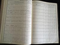 <p style=padding: 1.5em><em>Source: Archives of Toulouse 1, Bibliothèque de l’Arsenal.</em></br></p><strong>
Pendant la guerre, malgré les restrictions budgétaires, la bibliothèque de la section droit et littérature de l'Université de Toulouse s'est efforcée de répondre aux demandes d'acquisitions de ses lecteurs. Deux demandes faites par le doyen de la faculté de droit, Maurice Haurious, ont été notées dans ce registre, qui concerne toutes les sections documentaires.</strong>