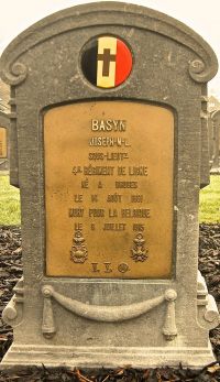 <p style=padding: 1.5em><em>Belgian War Dead Register. War Heritage Institute.</em> Digitized document <a href="https://wardeadregister.be/fr/soldier/2176" target="_blank" rel="noreferrer noopener">available here</a>.</br></p>
<strong>
For many students at Belgian universities, the invasion of the country puts a stop to their studies. Being eligible for mobilization, most join the army. Joseph Basyn is assigned as a second lieutenant to the 4th Regiment of the Line. He is killed on July 9, 1915 on the Yser, near the Maison du Passeur, by shrapnel while defending his front-line position. During the conflict, he is made a knight of the Order of Leopold and awarded the Croix de Guerre and the Yser medal.</strong>